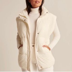 Abercrombie & Fitch cream oversized quilted vest